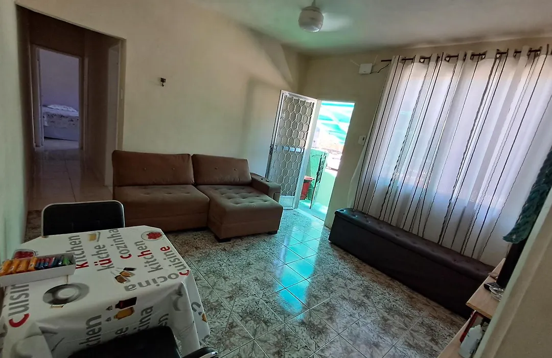 Casa com 2 Camas Queen e 1 King em Quartos Climatizados-1
