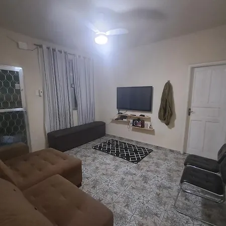 Casa com 2 Camas Queen e 1 King em Quartos Climatizados-2