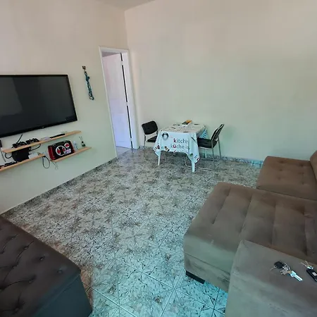 Casa com 2 Camas Queen e 1 King em Quartos Climatizados-3